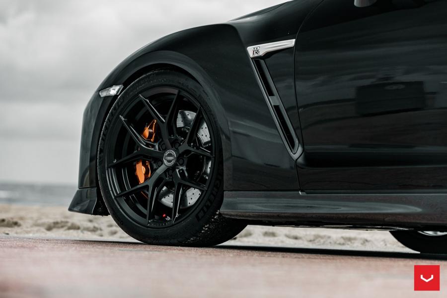 Детали экстерьера Nissan GT-R on Vossen Wheels (HF-5) 2020 года  (фото 21 из 48)